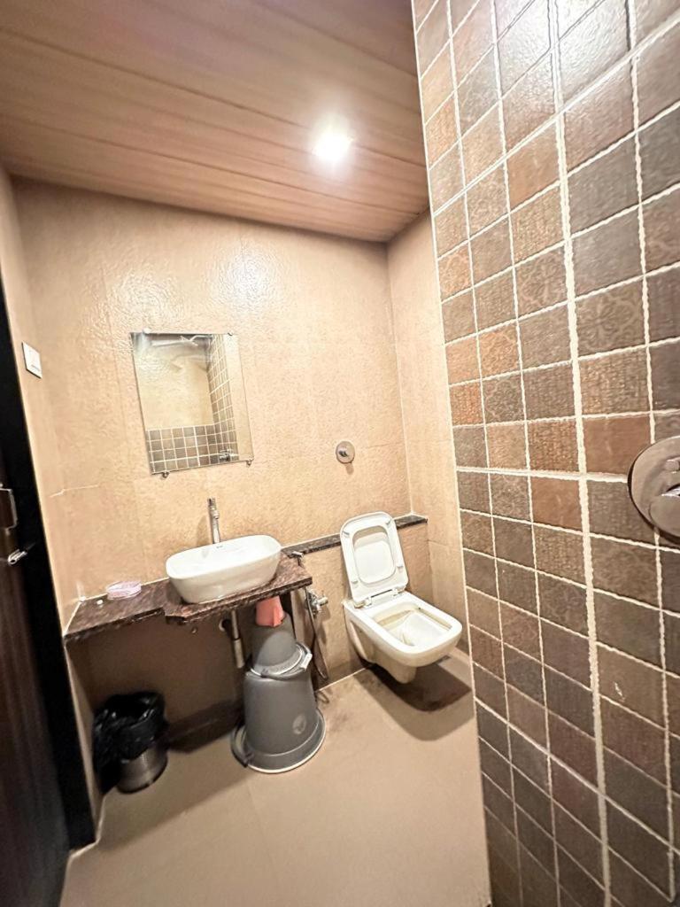 Hotel Hill View Nalasopara Екстер'єр фото